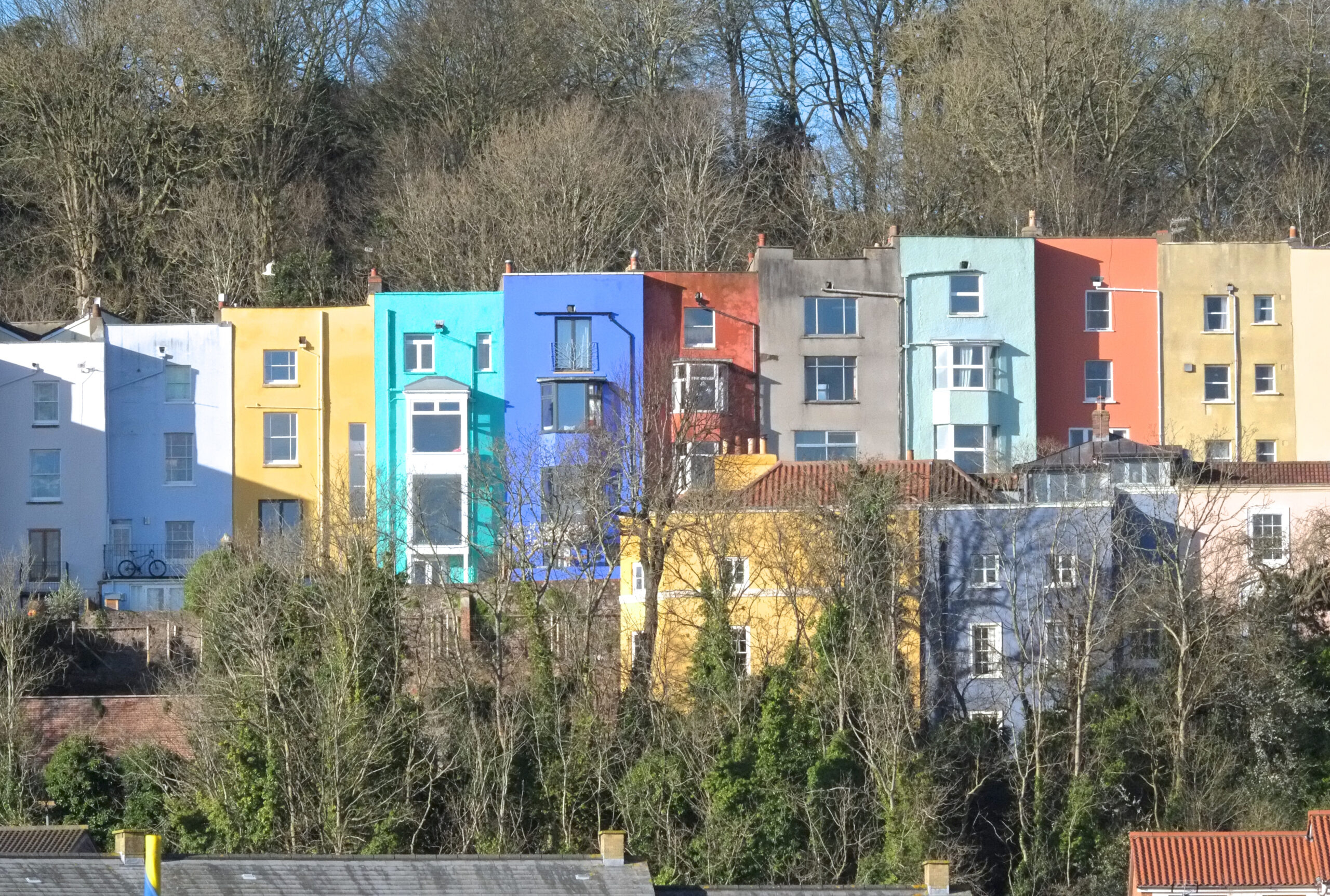 Autoconsumo Solar en Vivienda Unifamiliar vs. Piso o Comunidad de Vecinos